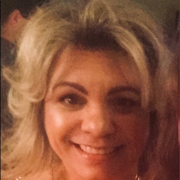 Meet your posher, Ivia - Picture 1 of 1